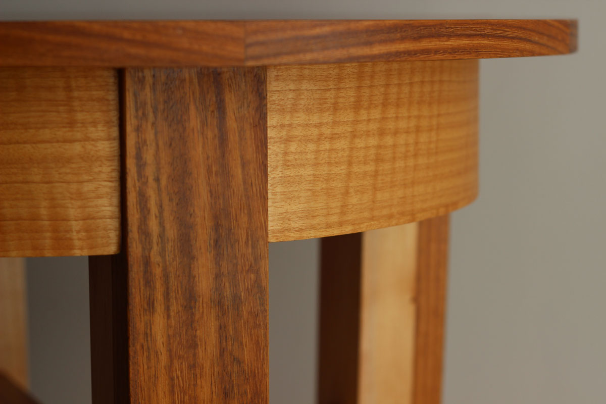 round_table_apron_detail